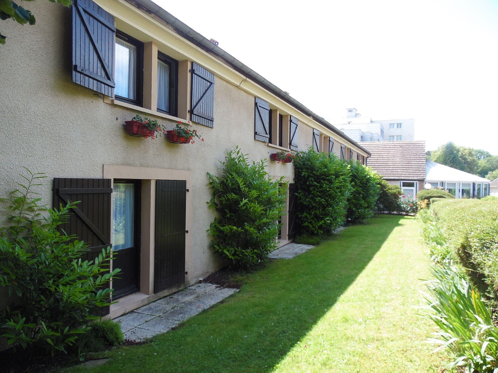Kyriad Épernay Exterior foto