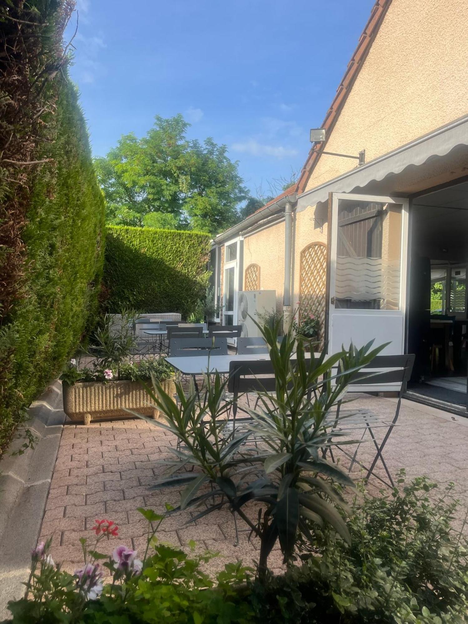 Kyriad Épernay Exterior foto